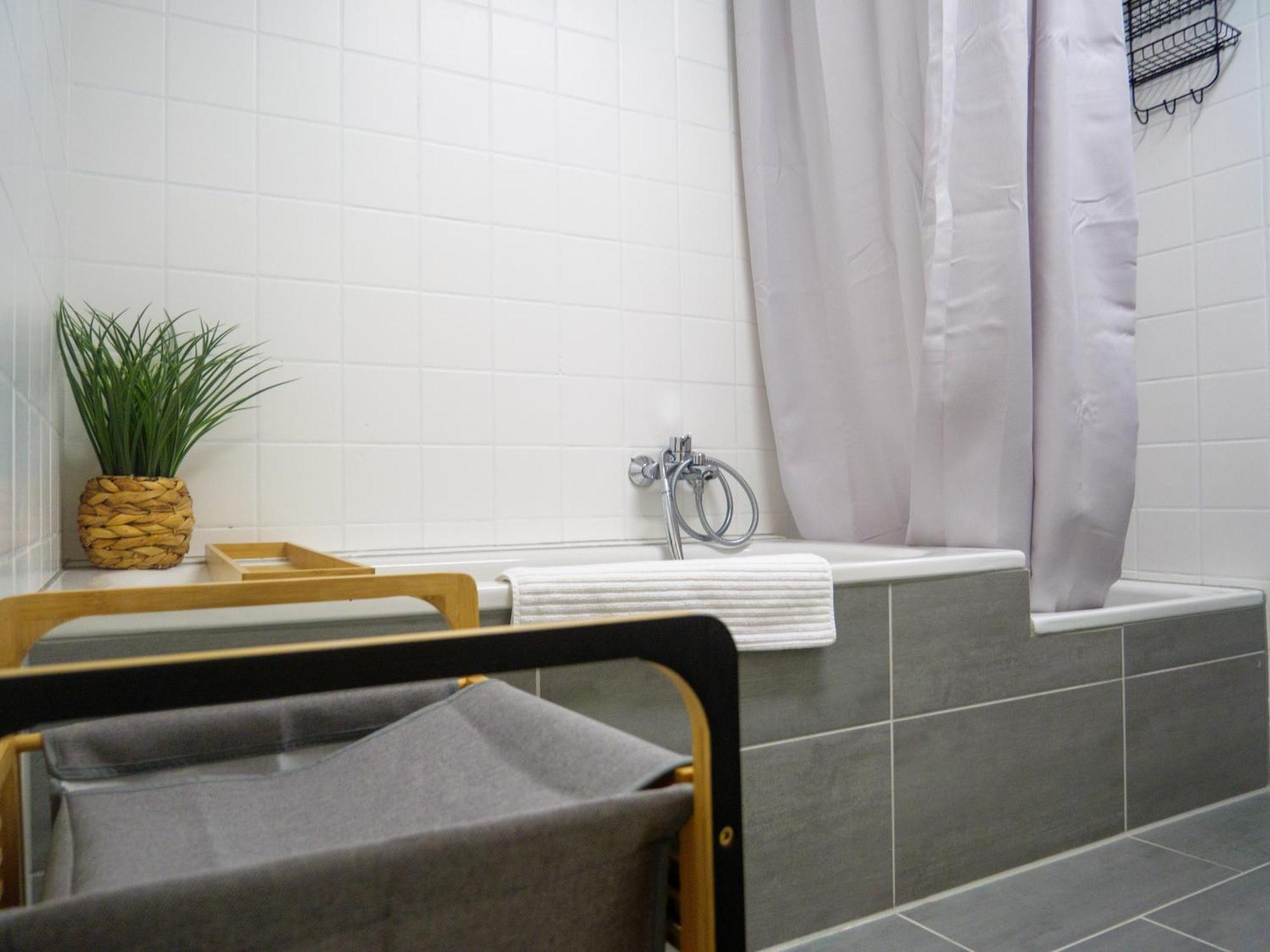 Amao-Brown I Exklusives City-Apartment I 85Qm I Privatparkplatz & Komfort I King-Size Bed Lahr/Schwarzwald Extérieur photo